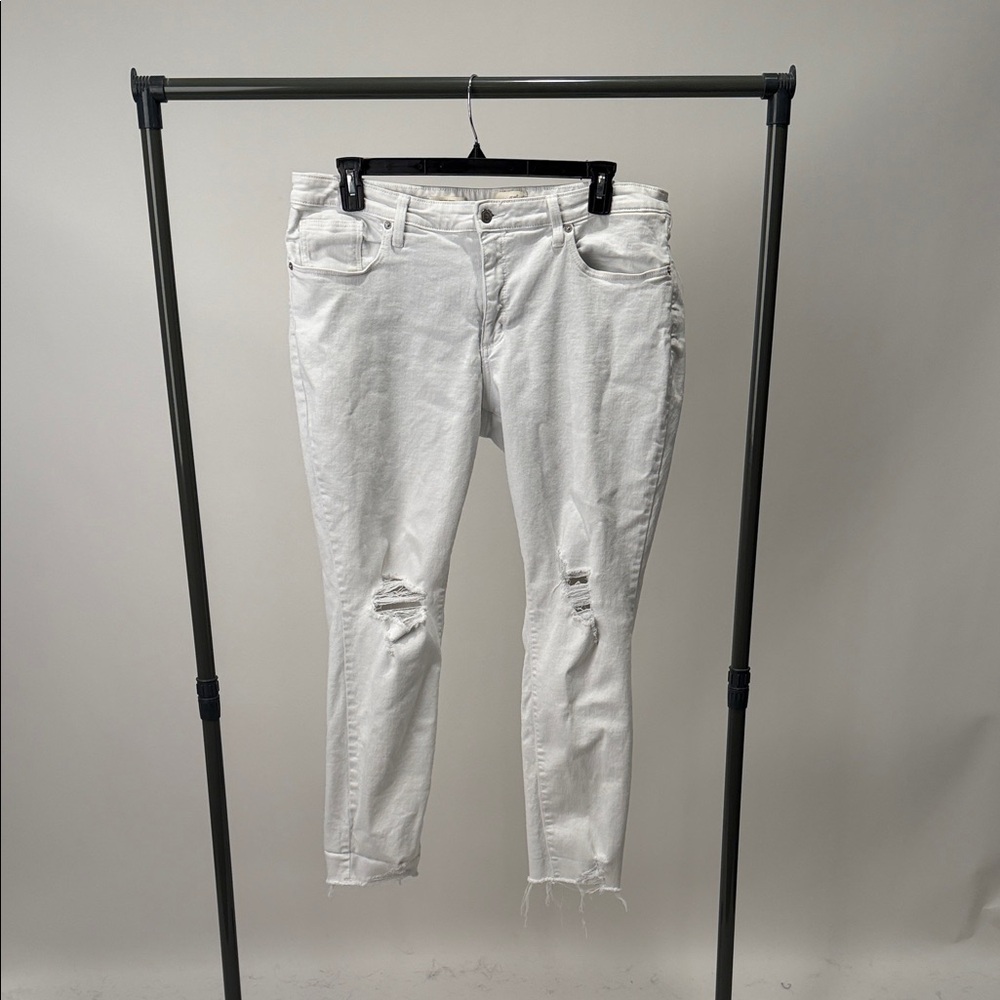 Universal Thread White Distressed Skinny Jeans